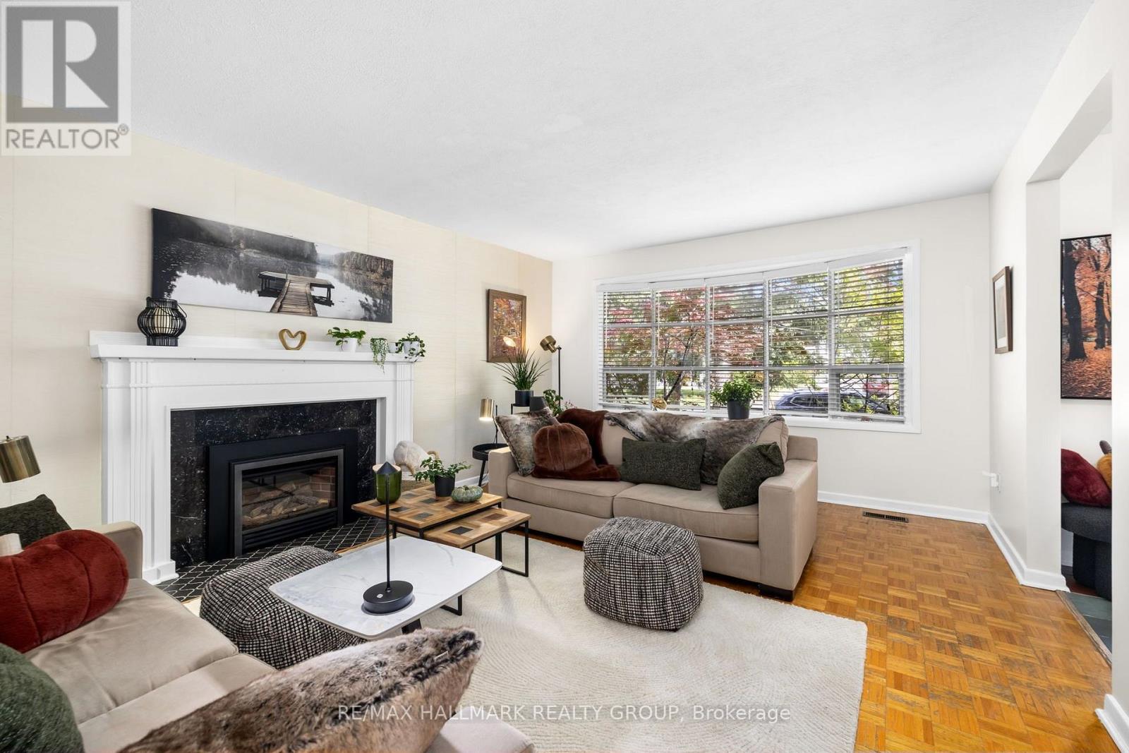 932 DRESDEN CRESCENT - 4