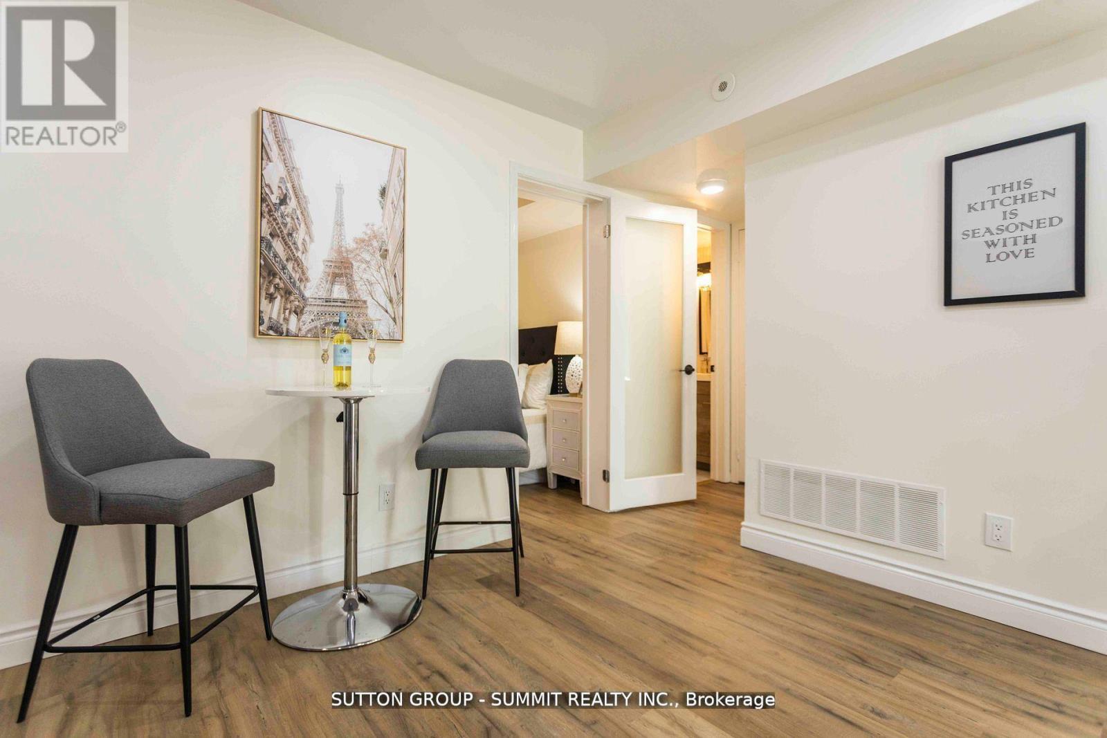 #421 12 DOURO STREET - 16