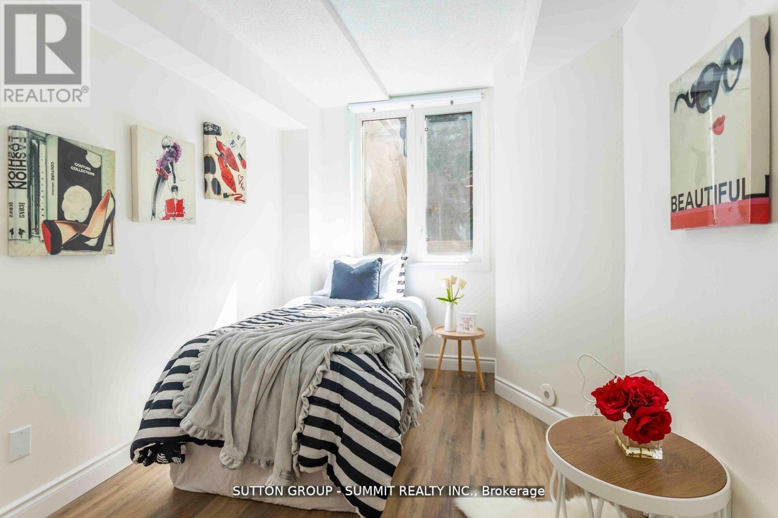 #421 12 DOURO STREET - 18