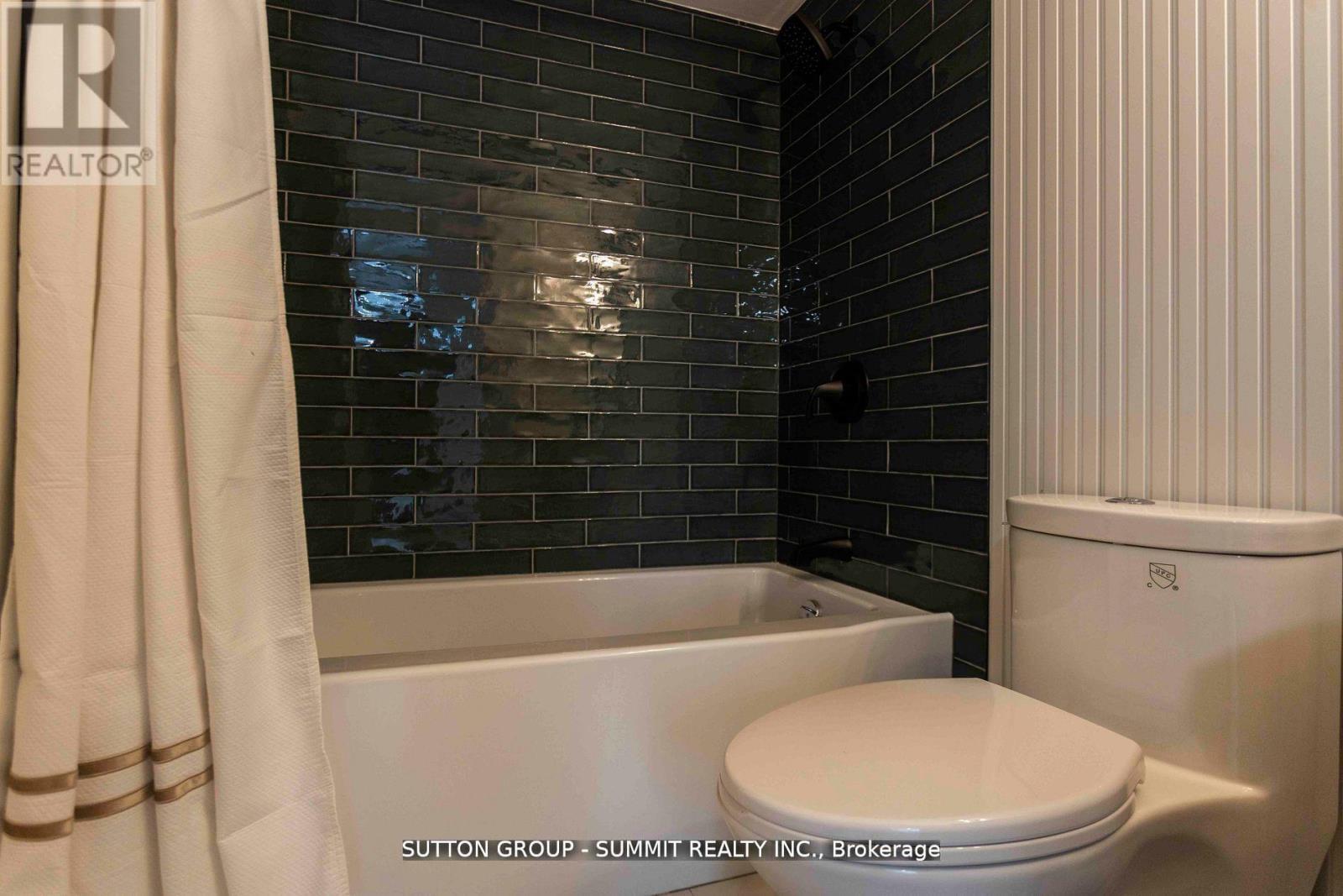 #421 12 DOURO STREET - 21