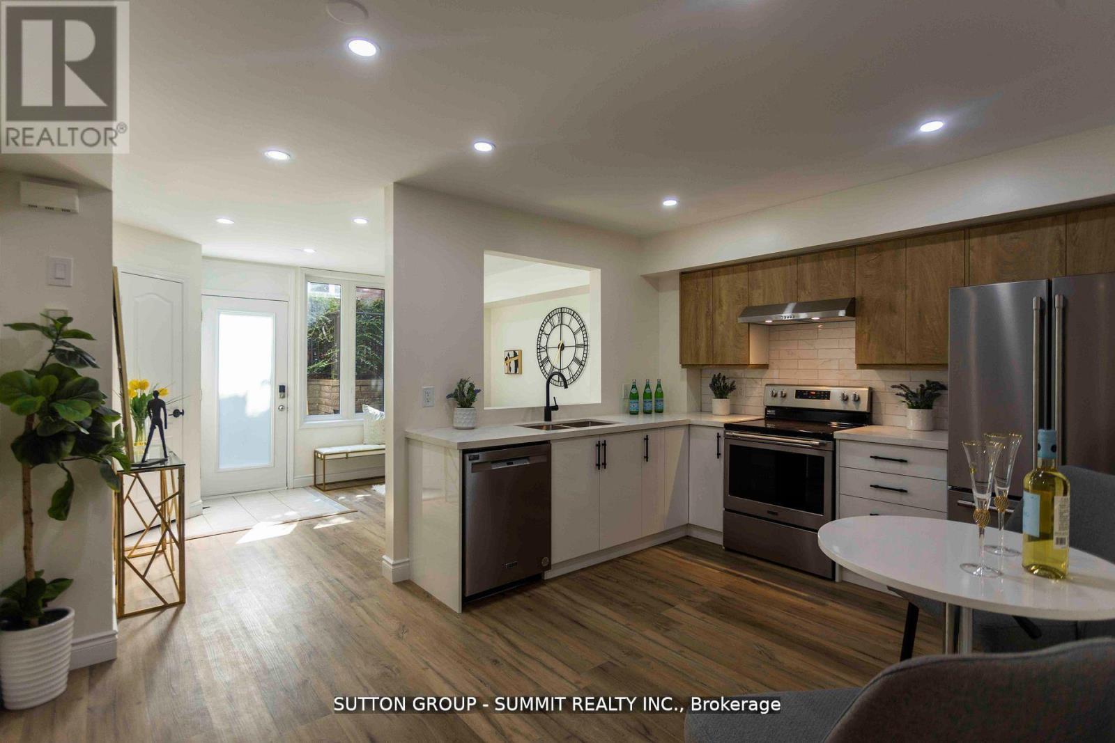 #421 12 DOURO STREET - 24