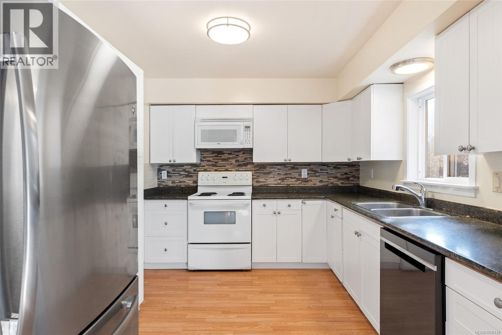 1055 Clarke Rd - 11