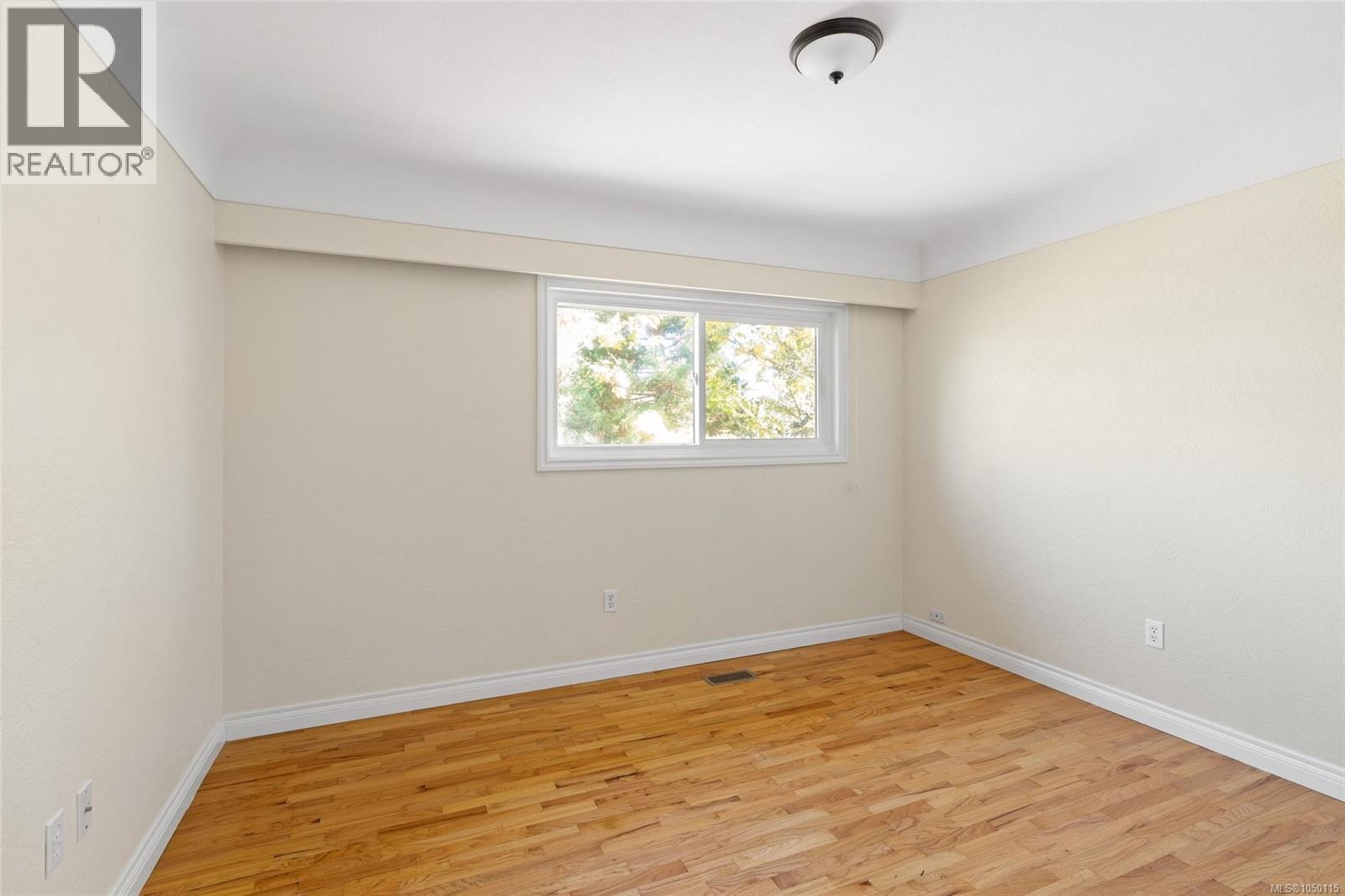1055 Clarke Rd - 13