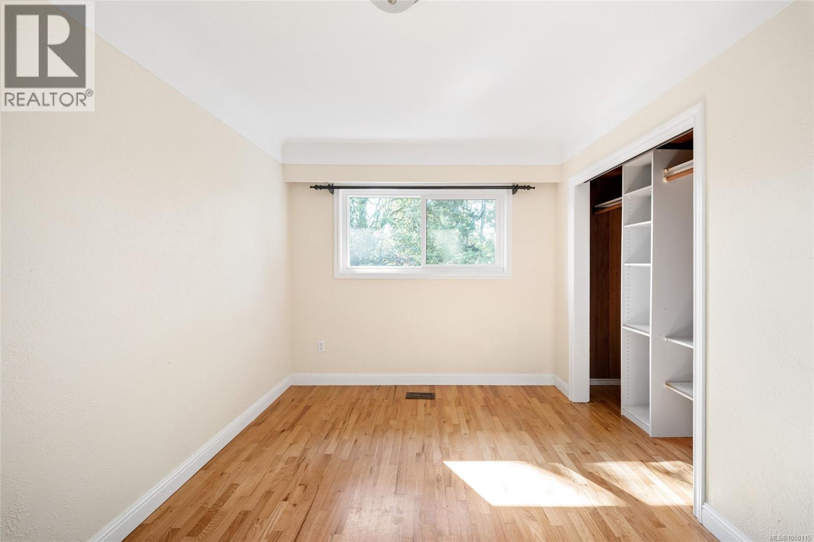 1055 Clarke Rd - 15