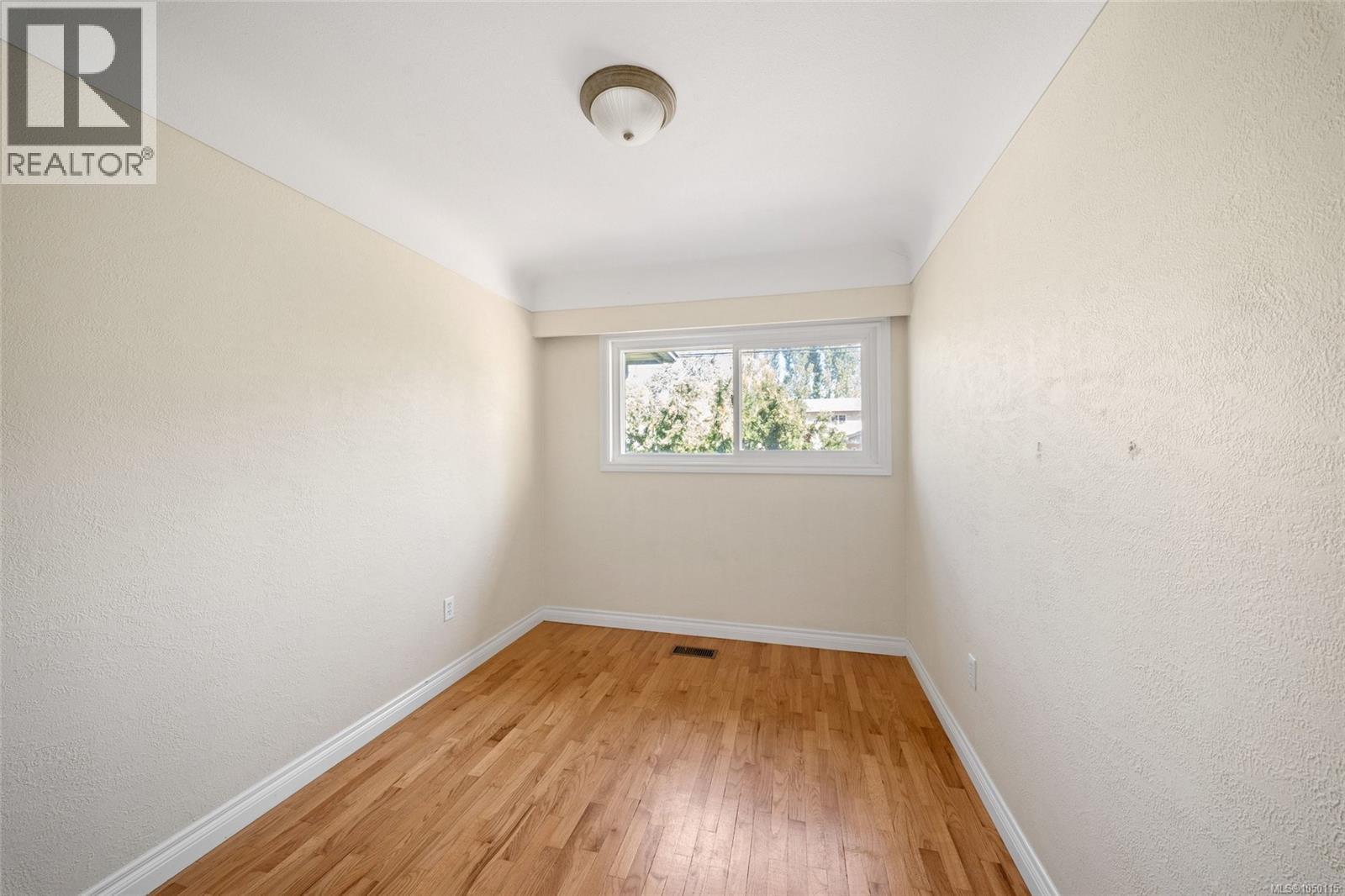 1055 Clarke Rd - Image 16