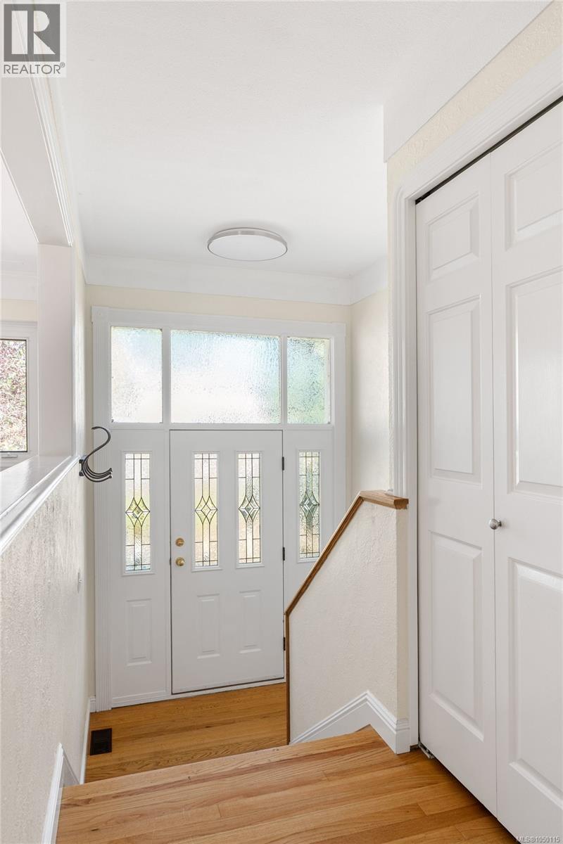 1055 Clarke Rd - 18