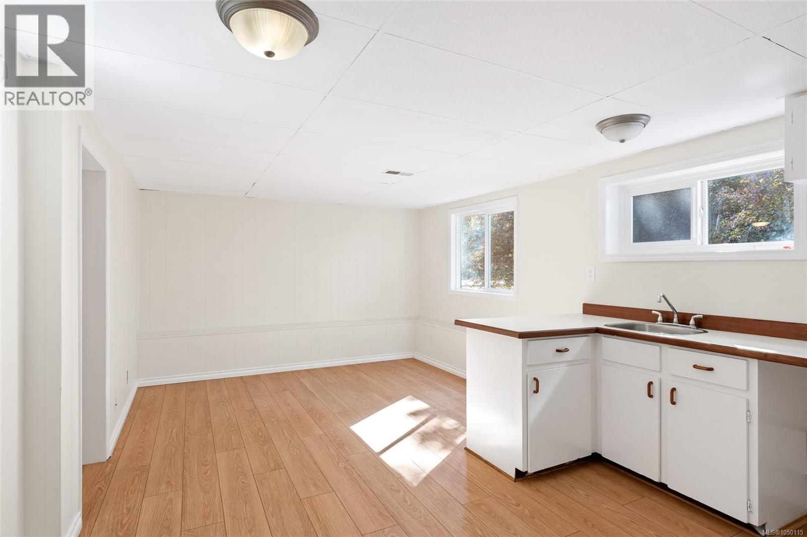 1055 Clarke Rd - Image 19