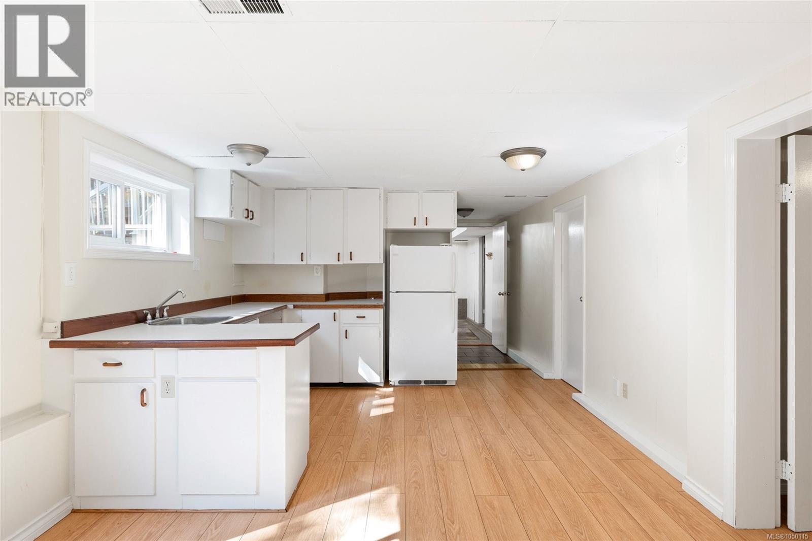 1055 Clarke Rd - 20