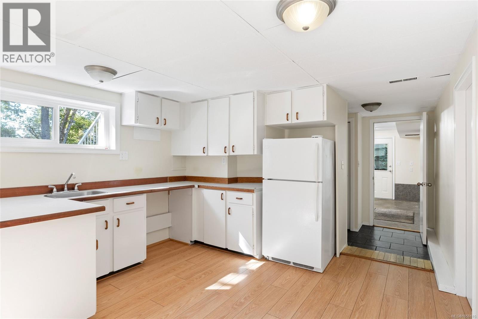 1055 Clarke Rd - Image 21