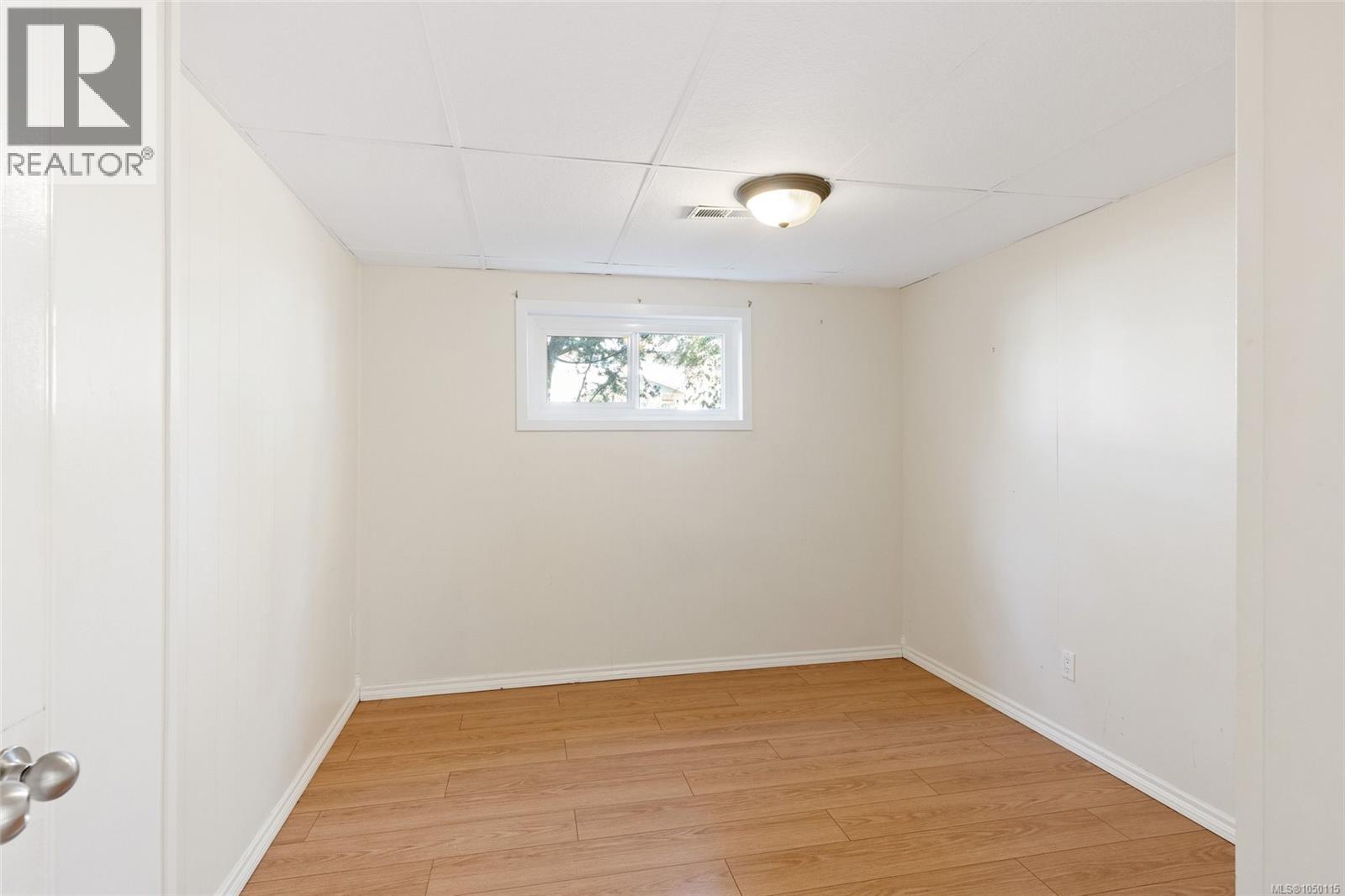 1055 Clarke Rd - 23