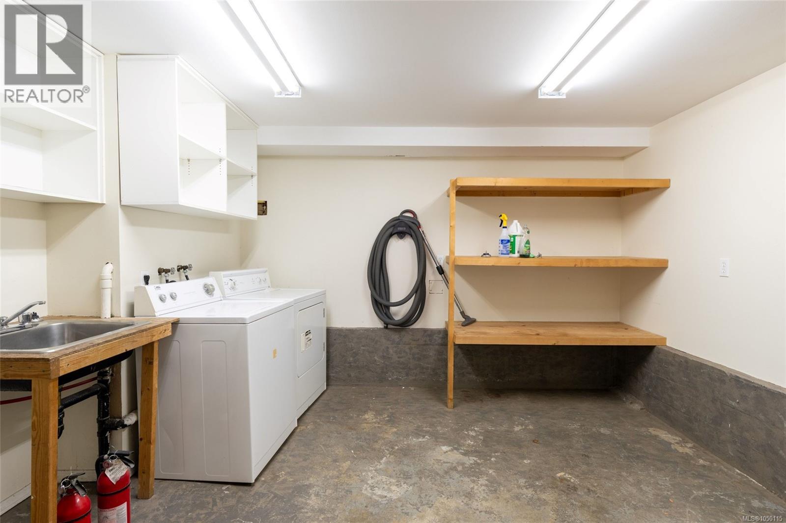 1055 Clarke Rd - 24