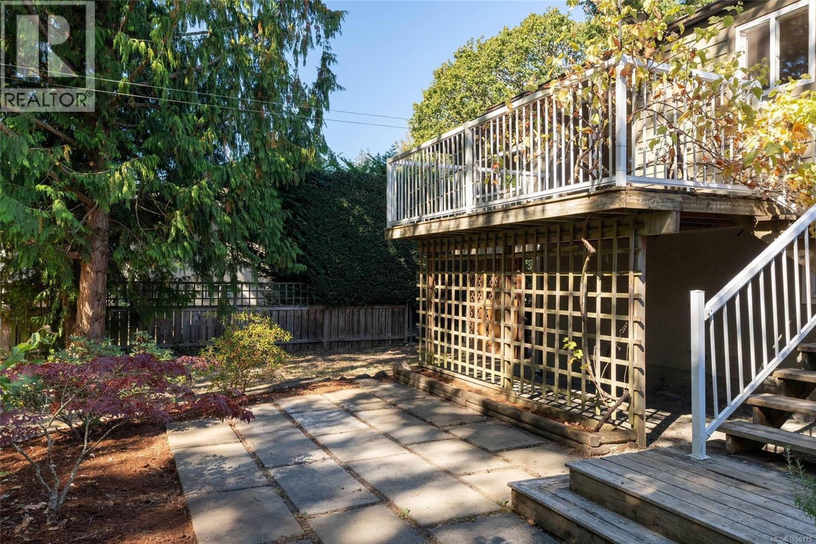 1055 Clarke Rd - 27