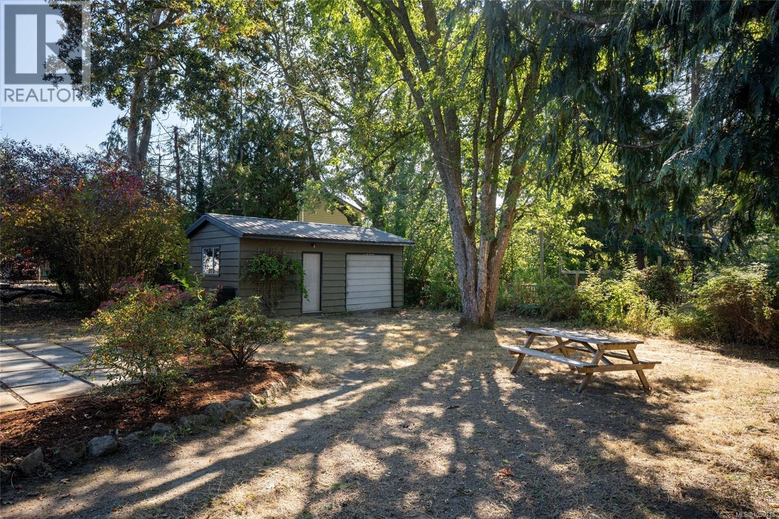 1055 Clarke Rd - Image 29