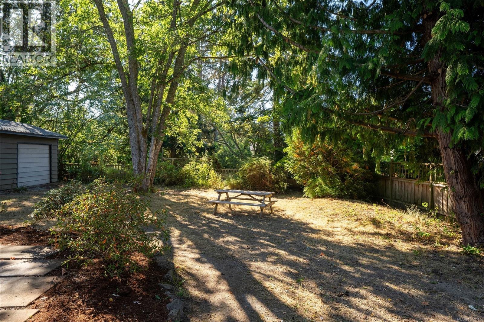 1055 Clarke Rd - Image 31