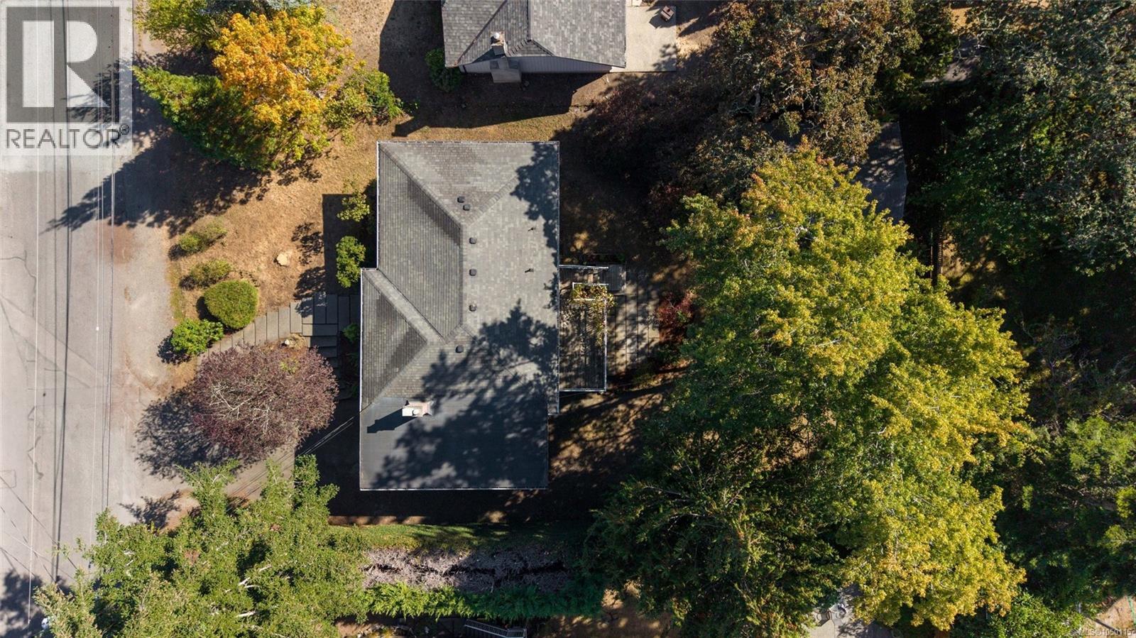 1055 Clarke Rd - 35