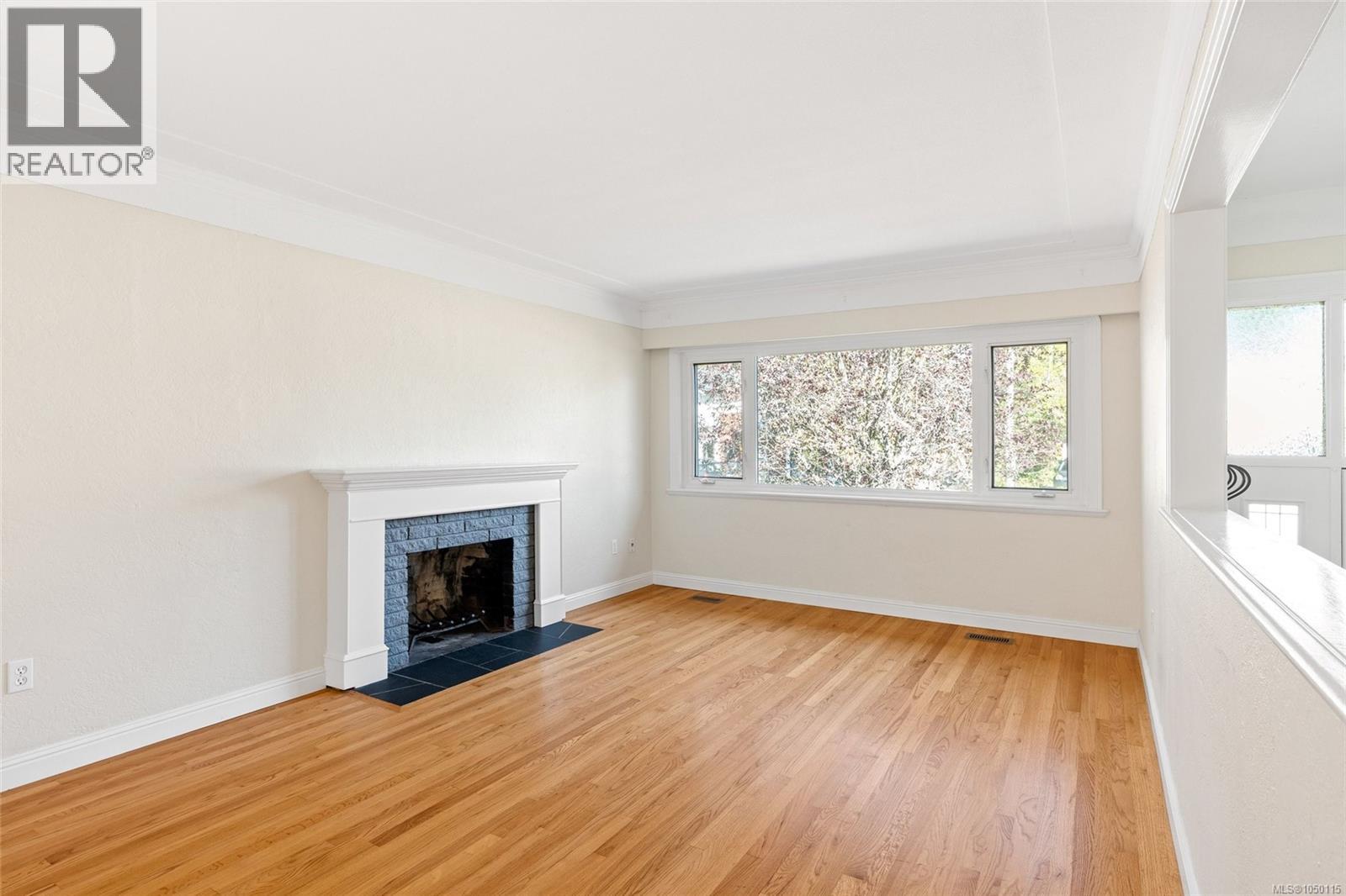 1055 Clarke Rd - 4