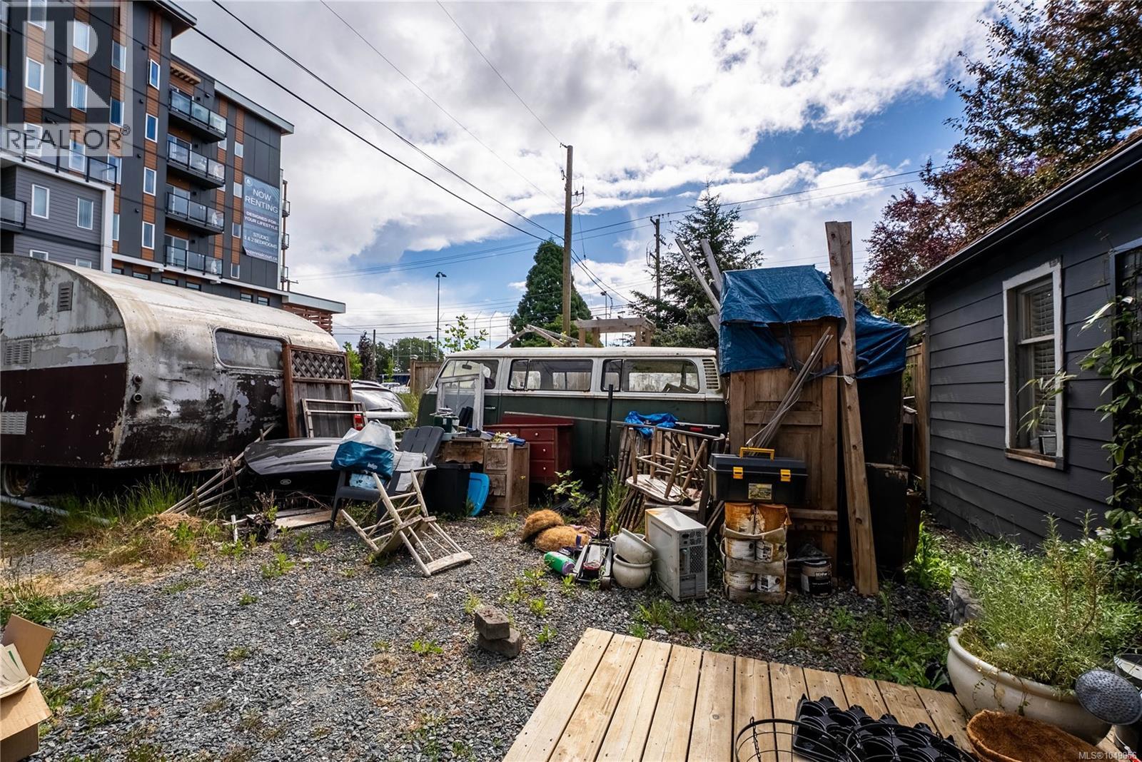 1011 Costin Ave - 14