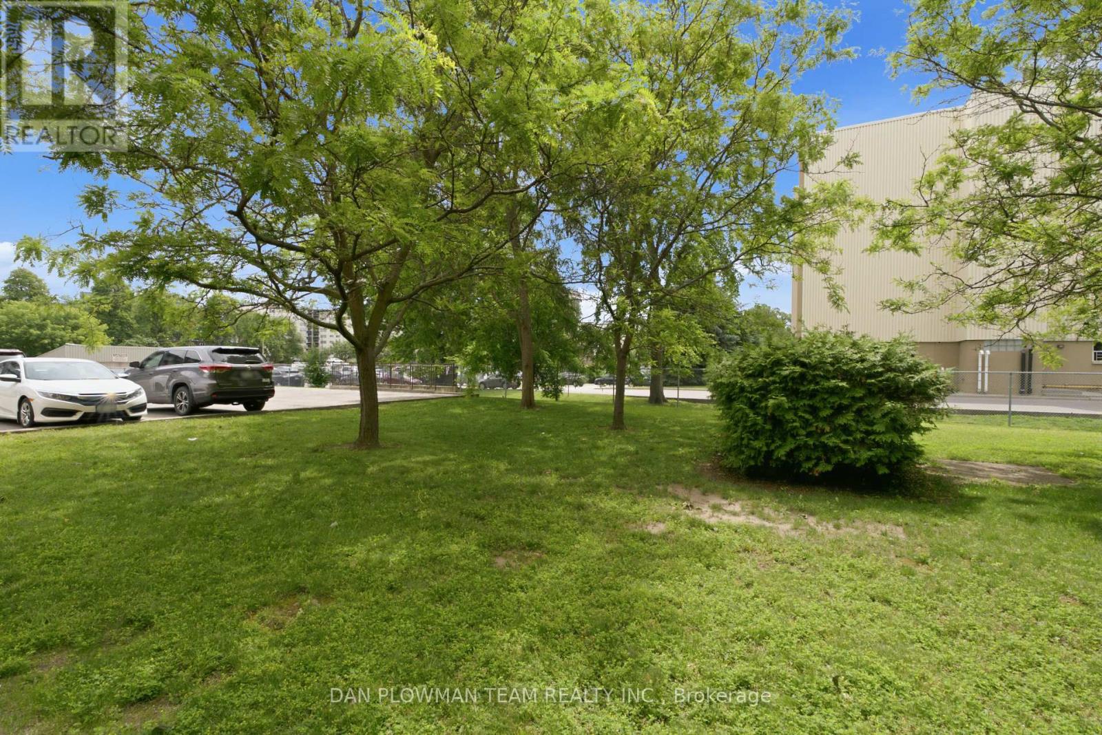 #204 131 TAUNTON ROAD E - 28