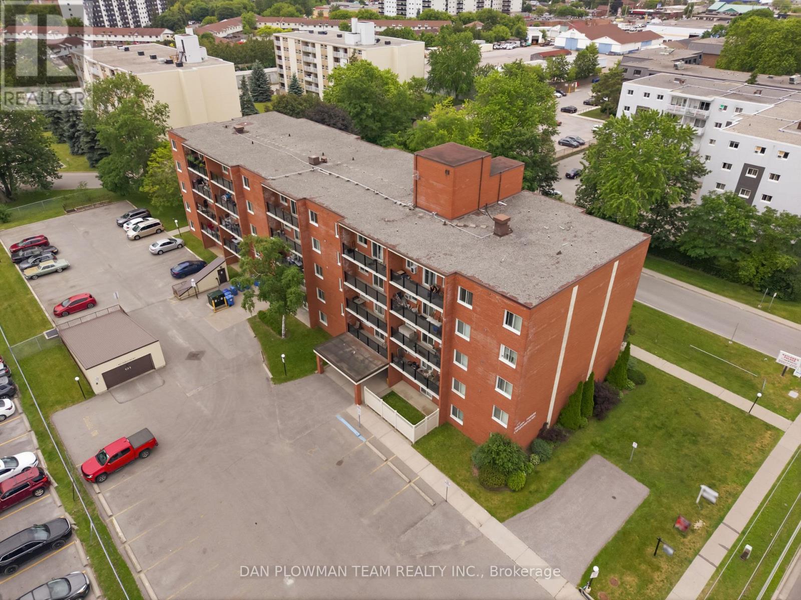 #204 131 TAUNTON ROAD E - 32