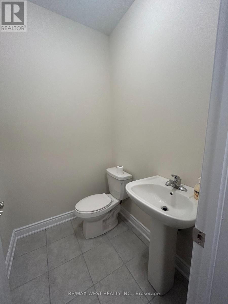 50 Lorne Thomas Place, New Tecumseth photo 14