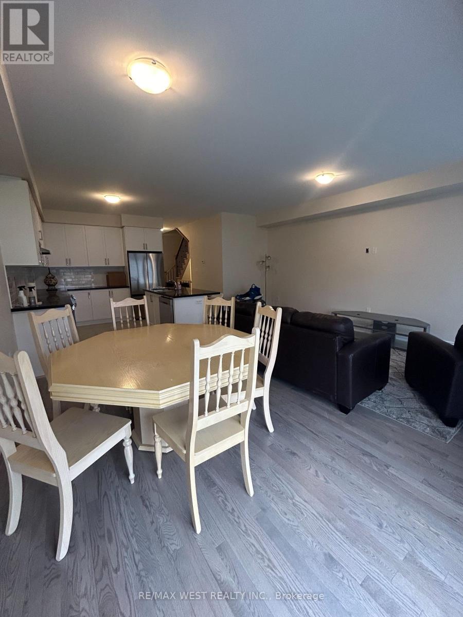 50 Lorne Thomas Place, New Tecumseth photo 3