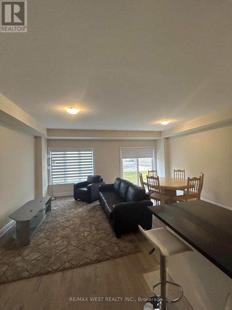 50 Lorne Thomas Place, New Tecumseth photo 4