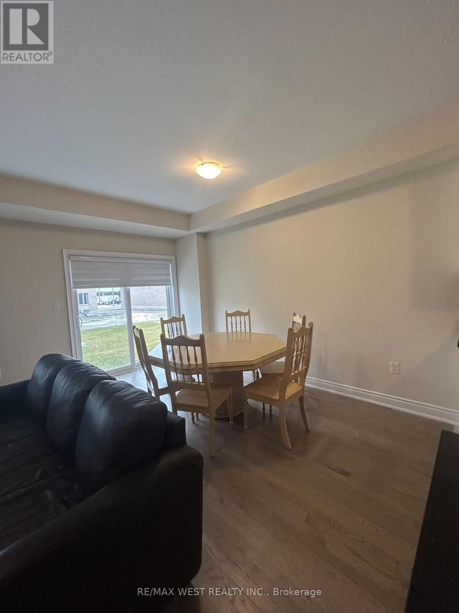 50 Lorne Thomas Place, New Tecumseth photo 5