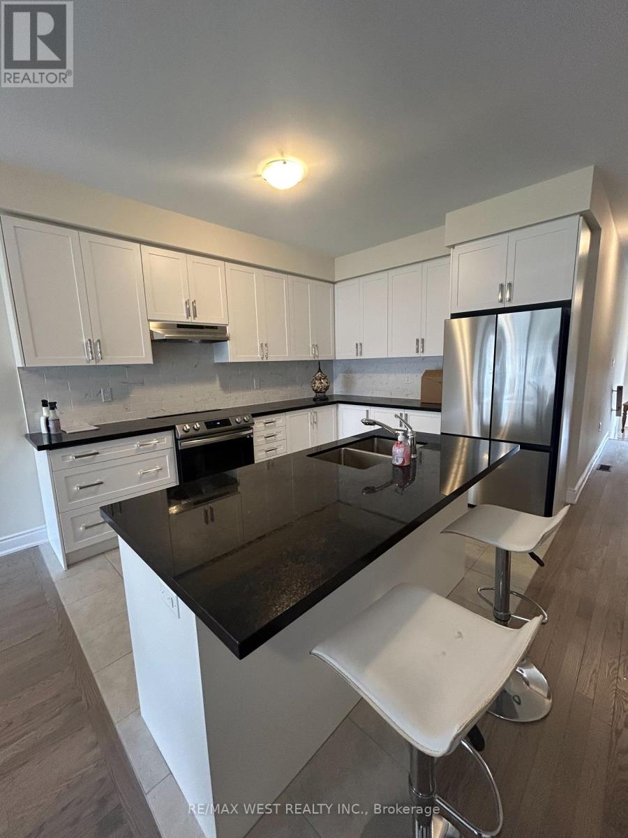50 Lorne Thomas Place, New Tecumseth photo 6