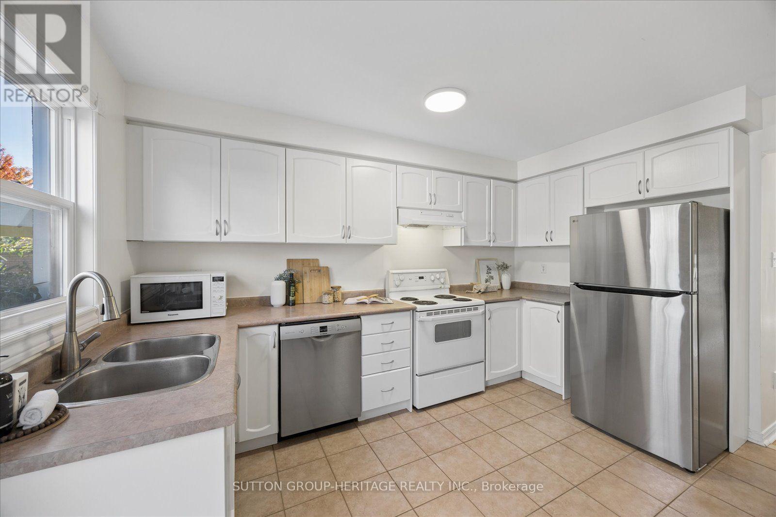 8915 YONGE STREET, Richmond Hill (Langstaff) — photo 10