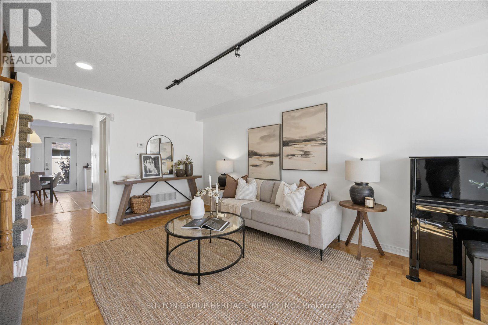 8915 YONGE STREET, Richmond Hill (Langstaff) — photo 7