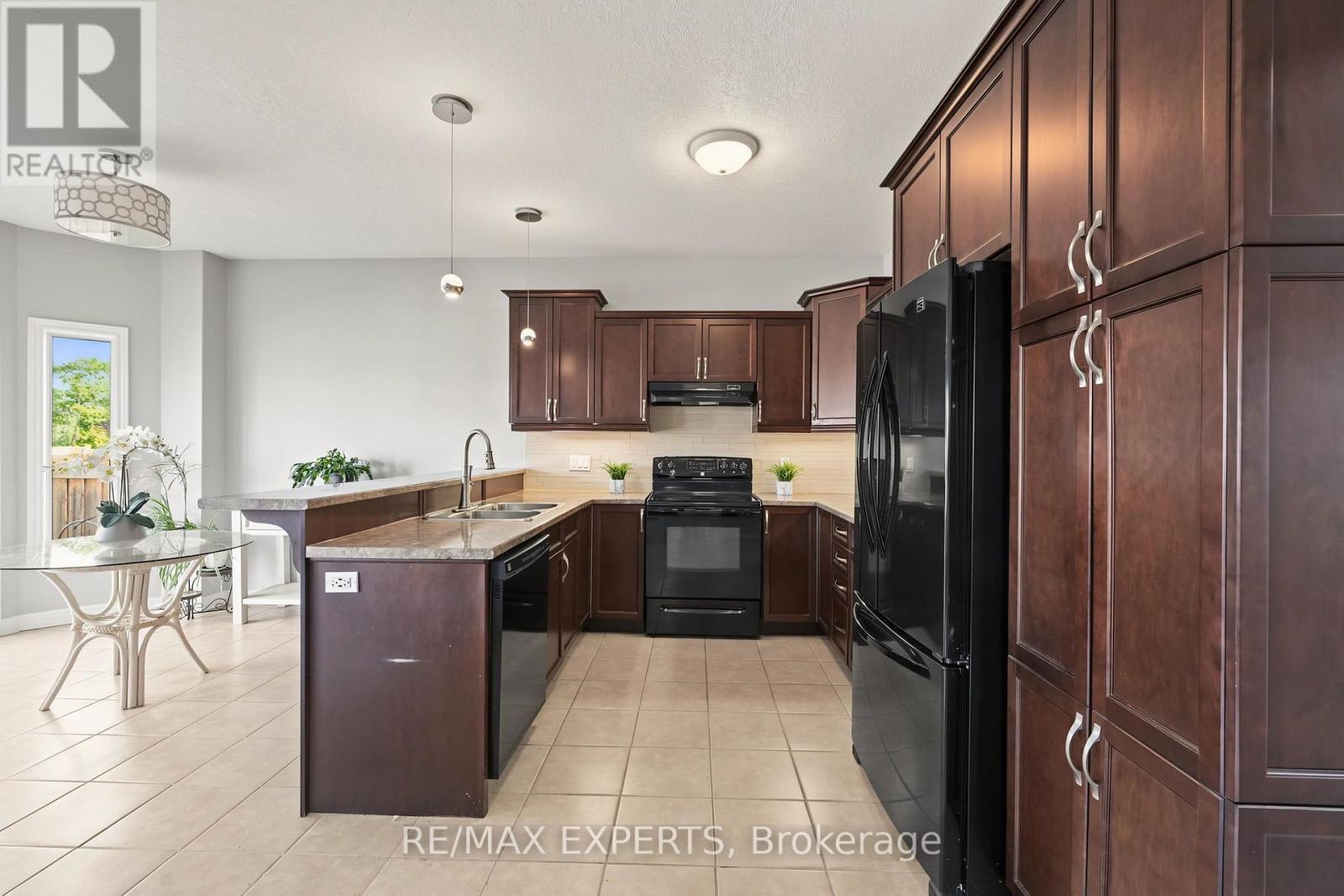 18 ARNOLD CRESCENT - 11