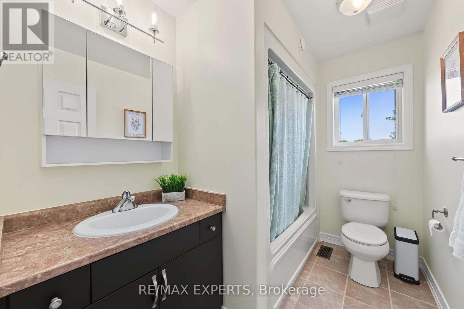 18 ARNOLD CRESCENT - 25