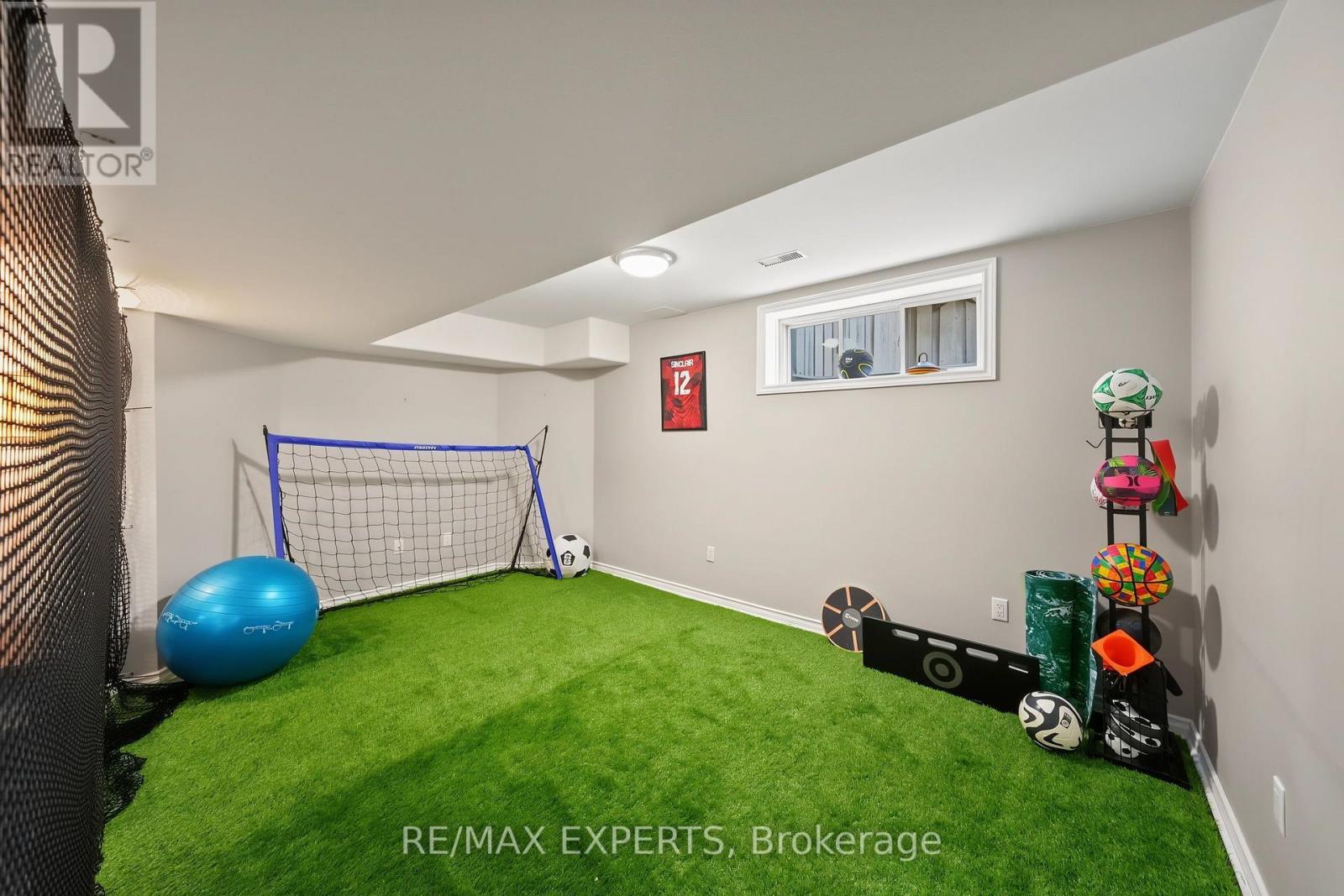 18 ARNOLD CRESCENT - 29