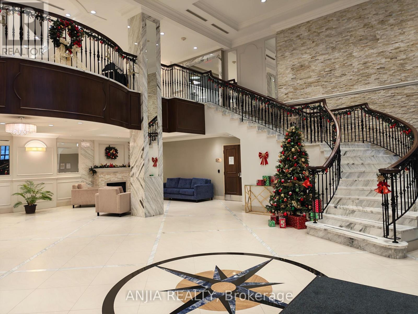 917 - 89 SOUTH TOWN CENTRE BOULEVARD, Markham (Unionville) — photo 2