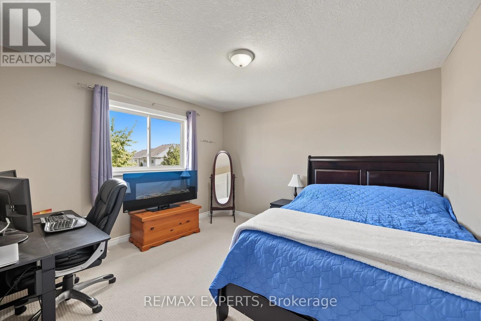 18 ARNOLD CRESCENT - 26