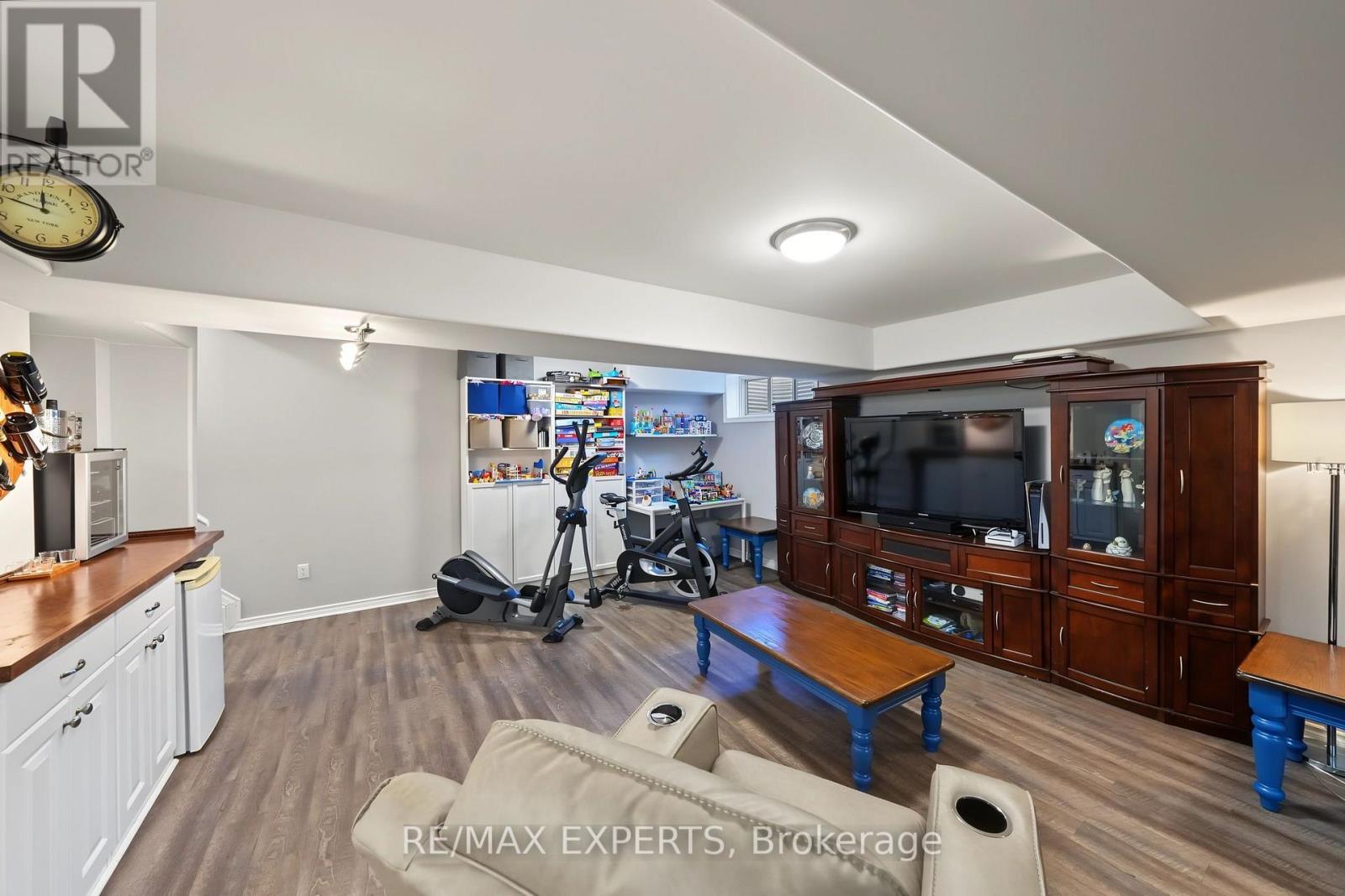 18 ARNOLD CRESCENT - 30