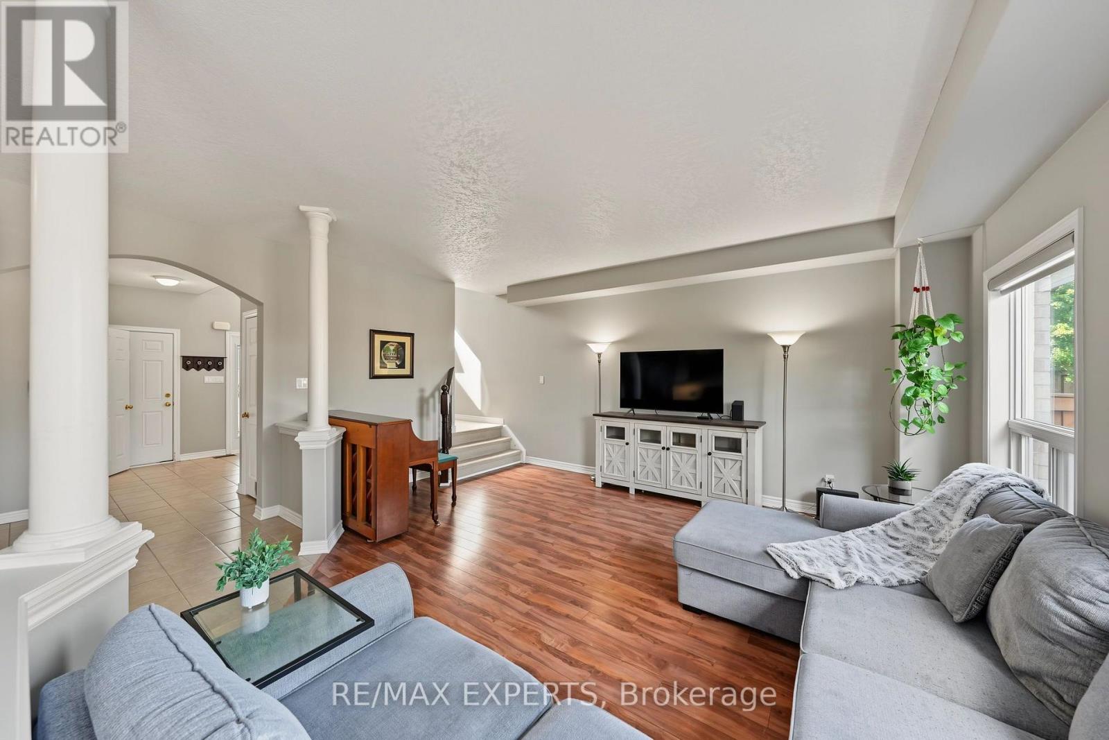 18 ARNOLD CRESCENT - 13
