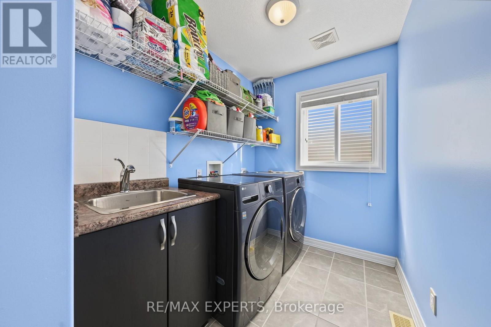 18 ARNOLD CRESCENT - 23