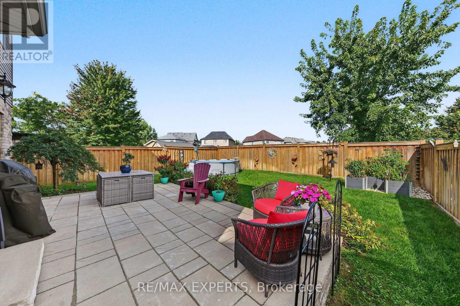 18 ARNOLD CRESCENT - 34