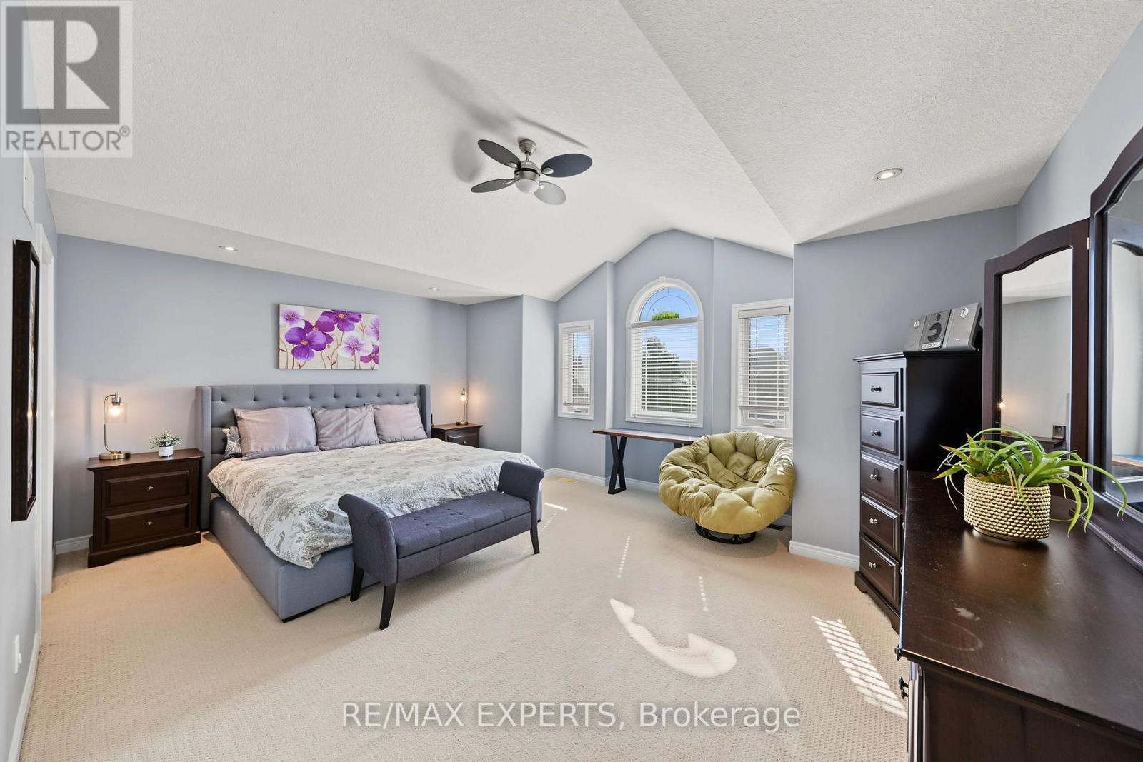 18 ARNOLD CRESCENT - 17