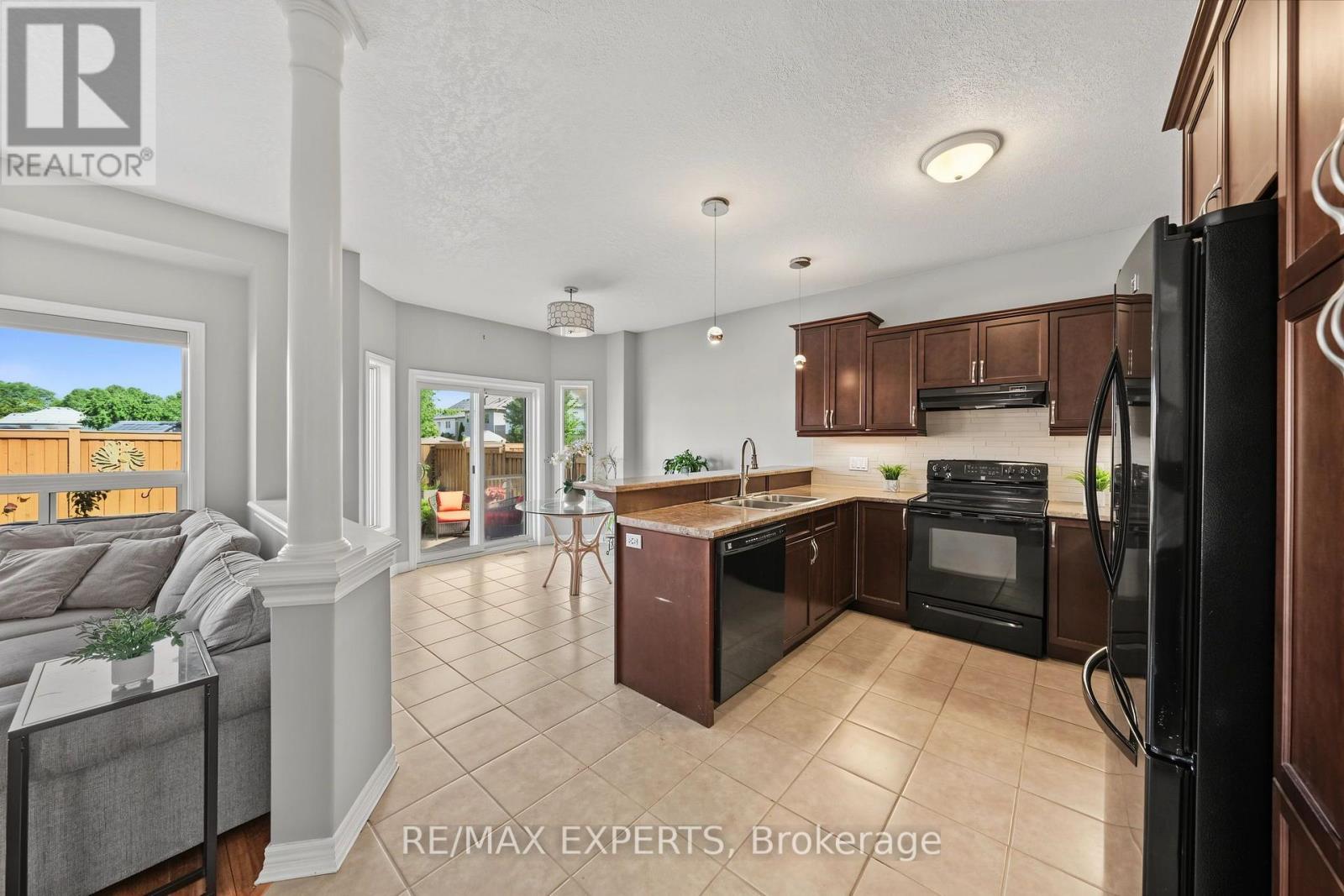 18 ARNOLD CRESCENT - 10