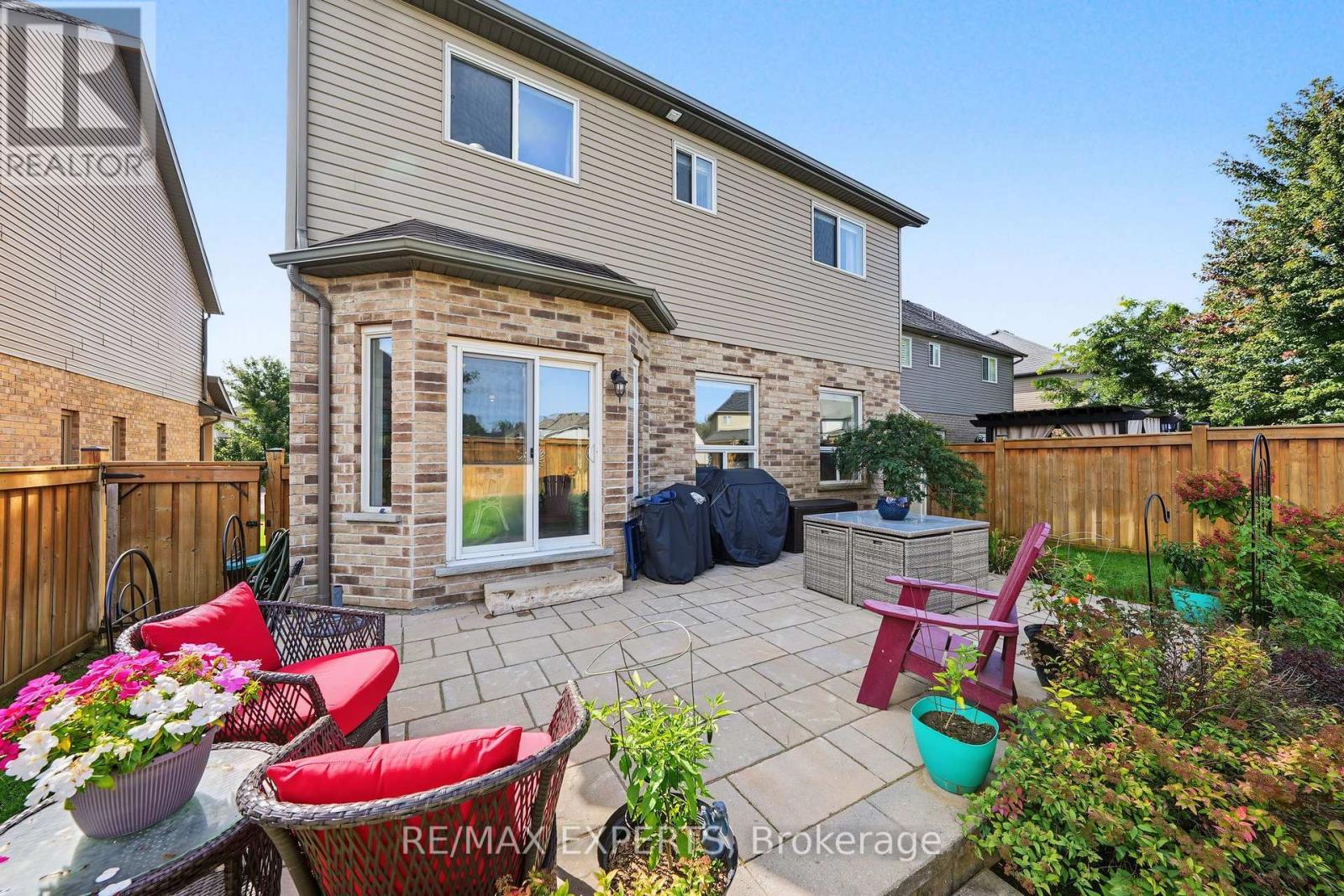 18 ARNOLD CRESCENT - 39