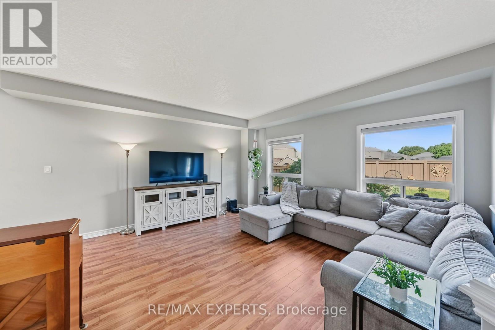 18 ARNOLD CRESCENT - 14