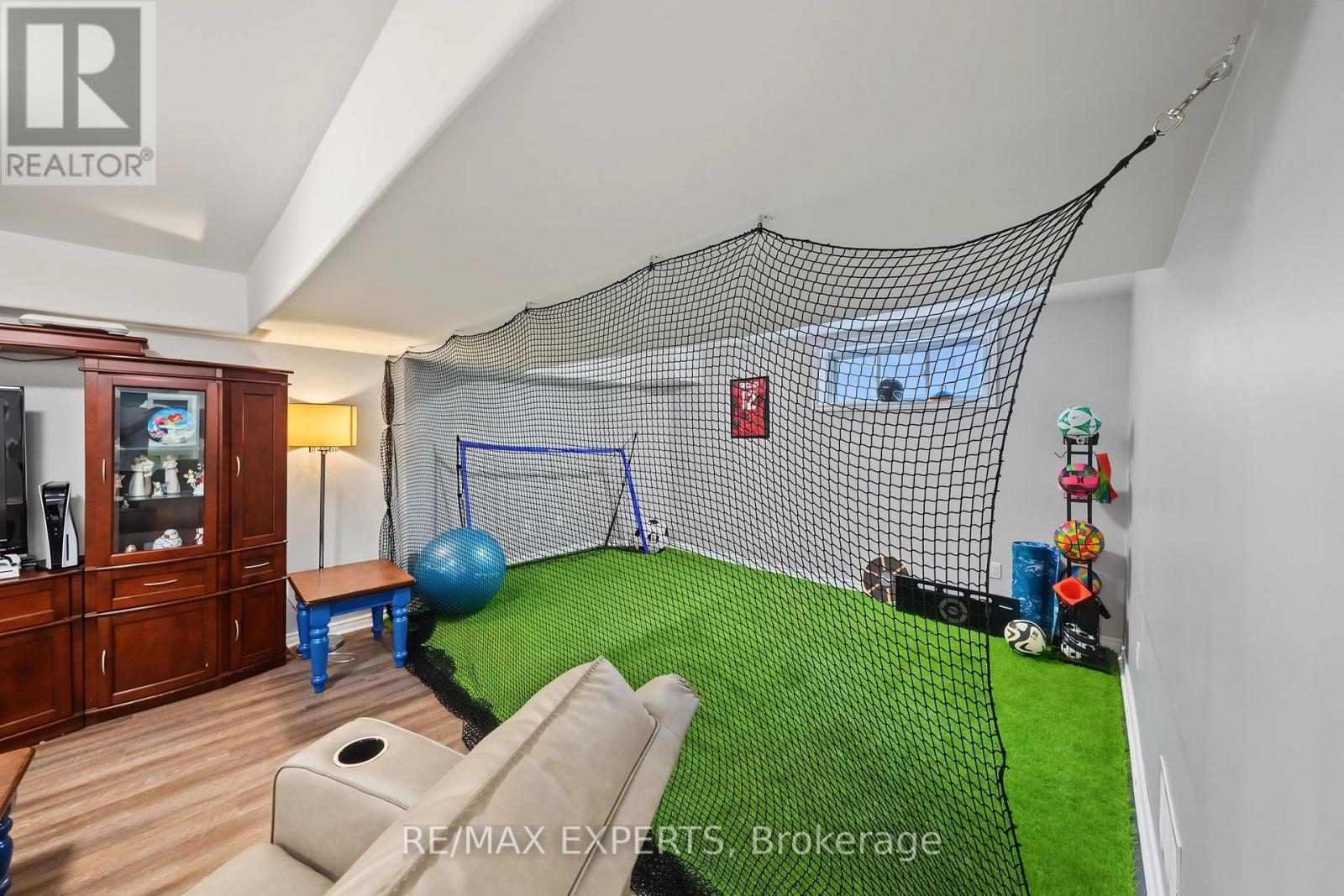 18 ARNOLD CRESCENT - 28