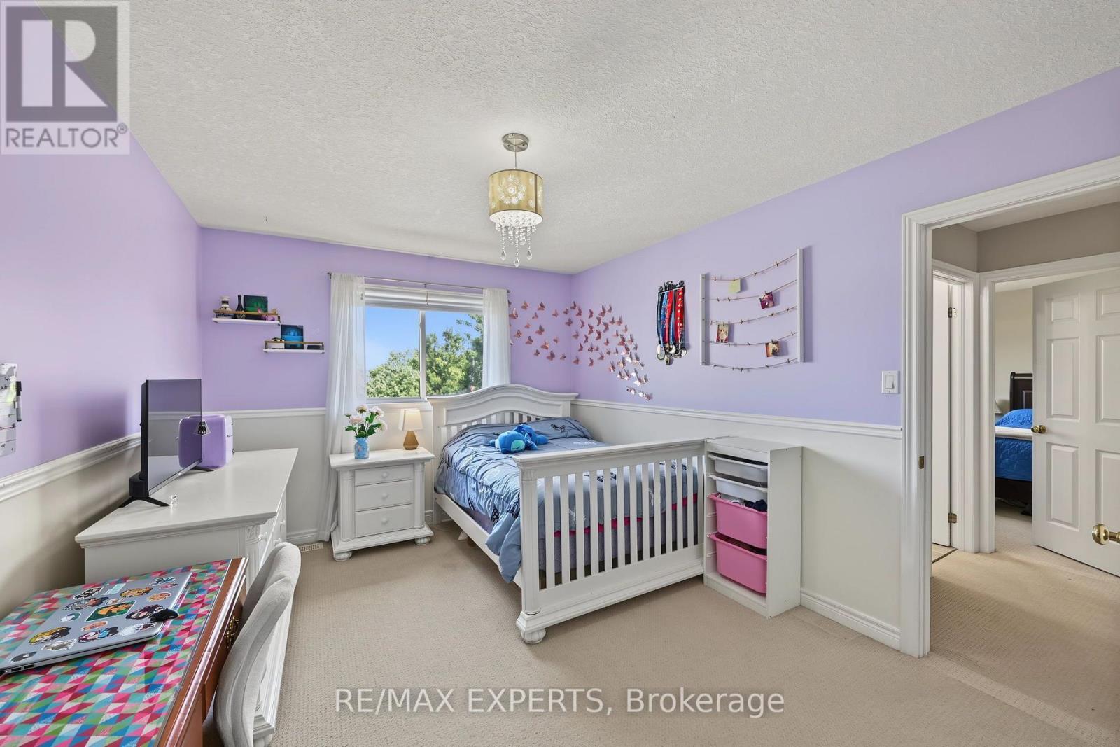 18 ARNOLD CRESCENT - 24