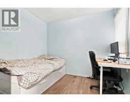Kitchen - 235 20 Avenue Ne, Calgary, AB T2E1R1 Photo 9