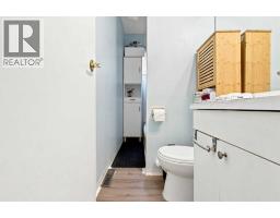 4pc Bathroom - 235 20 Avenue Ne, Calgary, AB T2E1R1 Photo 13