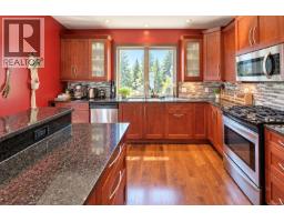 Living room - 850 Lorne White Pl, Ucluelet, BC V0R3A0 Photo 7