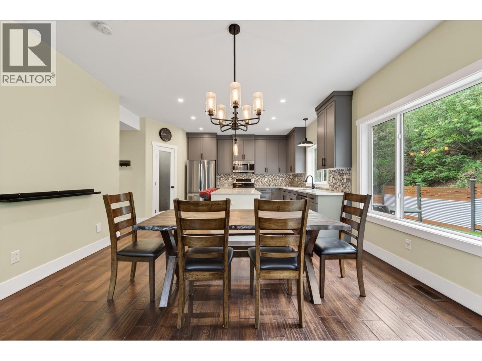 882 EAGLESON Crescent - 9