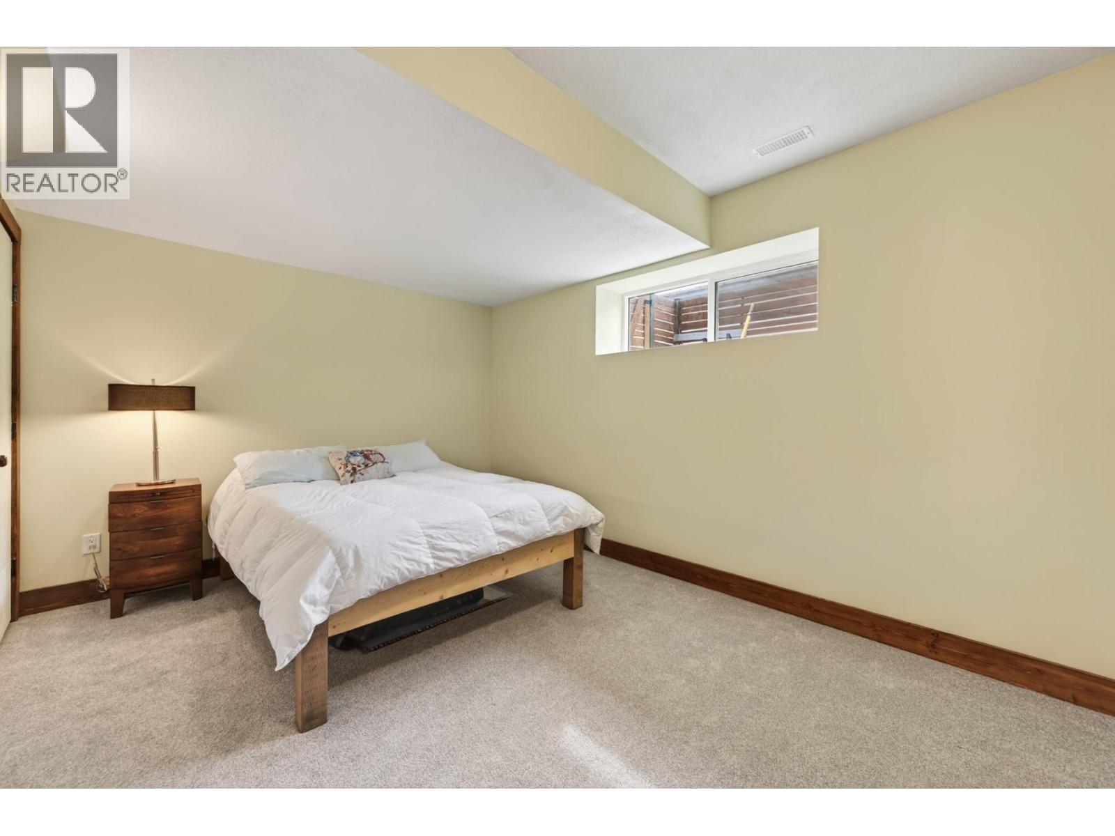 882 EAGLESON Crescent - Image 26